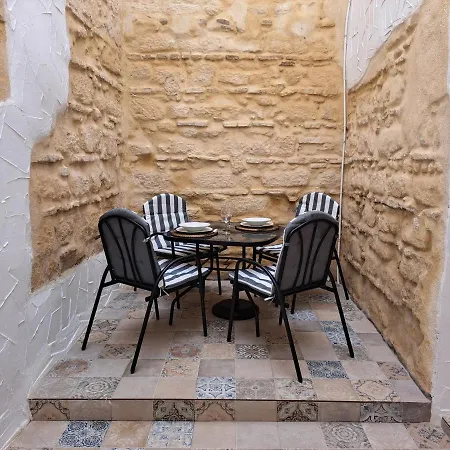 Apartamento La Zarzamora-patio Privado Apartment *